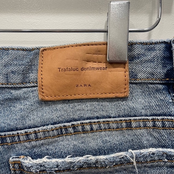 Zara Light Wash Distressed Denim Shorts Size 10 - Picture 4 of 4